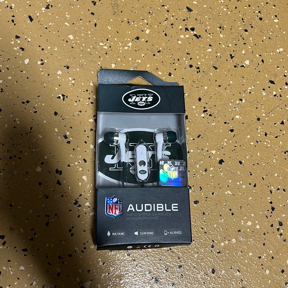 Brand New in Box New York Jets Handsfree Earbuds with Microphone